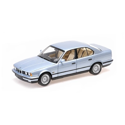 Minichamps 100024007 1/18 BMW 535i (E34) - 1988 - LIGHT BLUE METALLIC