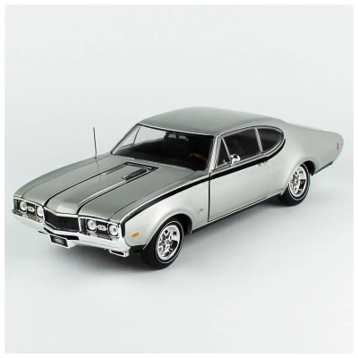 American Muscle | AMM1287 | 1/18 Ölçek | Oldsmobile Hurst Olds 2-Door Post MCACN 1968, Peruvian Silver