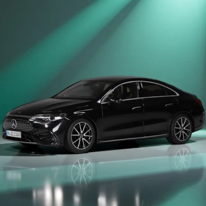 1/18 Mercedes-Benz CLA Coupé EQ